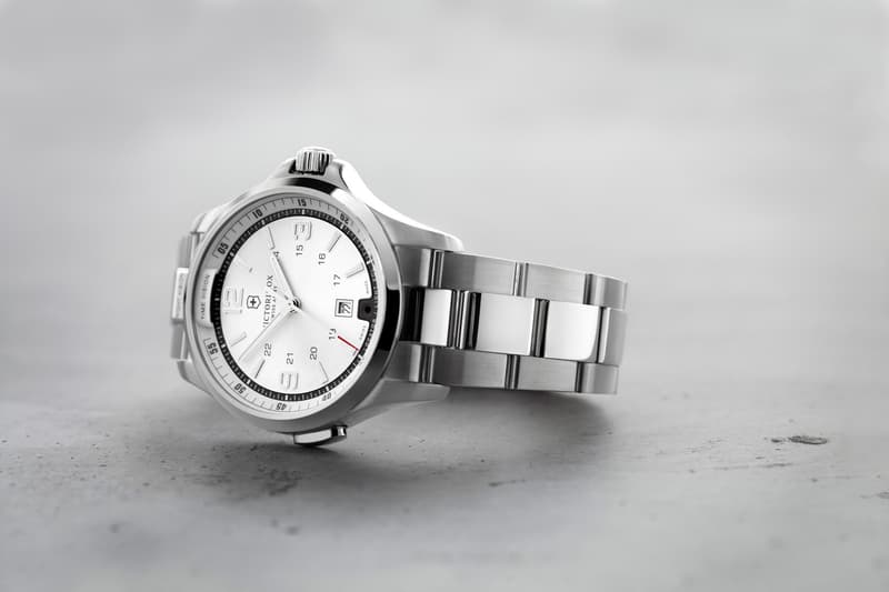 Victorinox  2012 擁有急救用途功能的 Night Vision Watch 