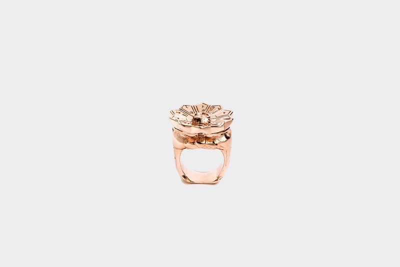 AMBUSH 為 LeBorn James 個人店鋪 Unknwn 打造獨家限定 Championship Ring 配件