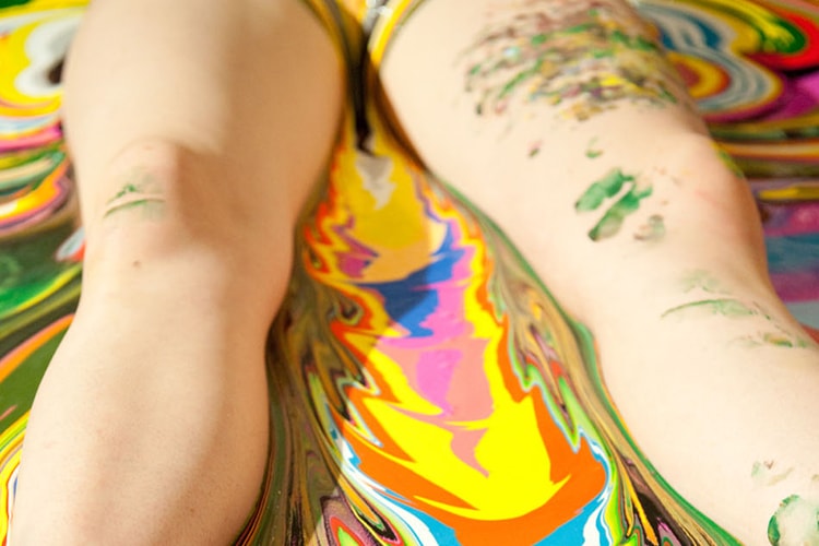 Basel Week Miami 2012: 藝術家 Holton Rower 在 Fresh Basel 展覽上進行潑畫創作 現場回顧