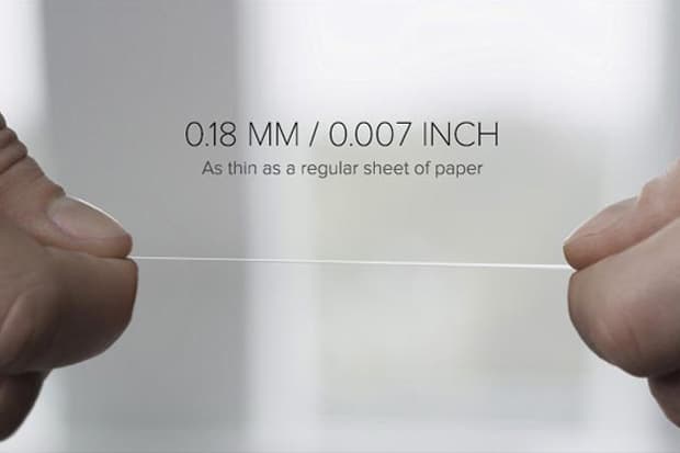 完全與 iMac 或 Apple 顯示器融為一體的 OCDock iPhone Dock 底座