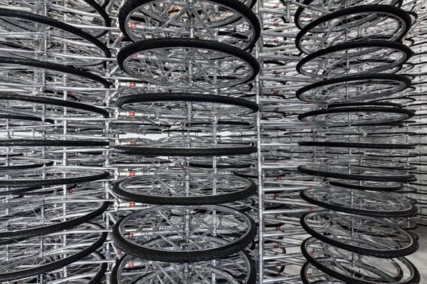 艾未未最新由 760 台自行車組合而成大型裝置藝術 “Stacked” 