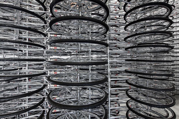艾未未最新由 760 台自行車組合而成大型裝置藝術 “Stacked” 