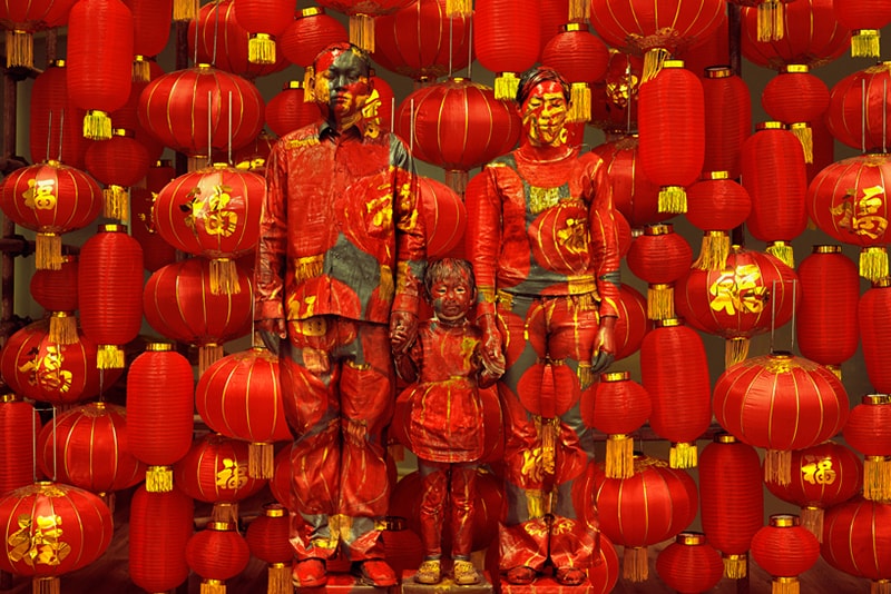 劉勃麟（Liu Bolin）於 Galerie Paris-Beijing 舉行 “Hiding in the City” 展覽 