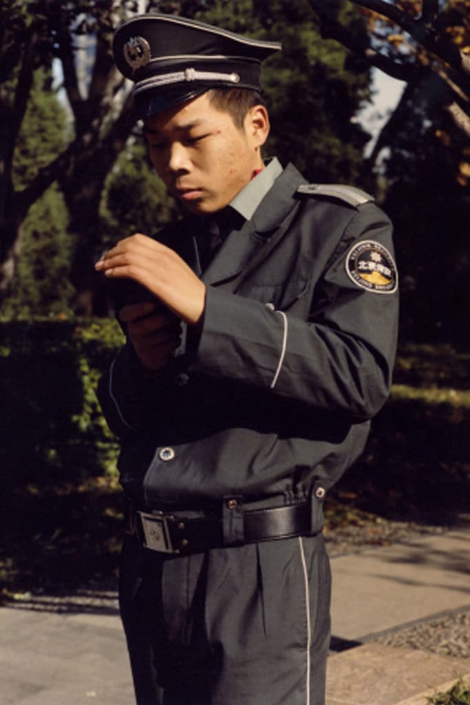 Jamie Hawkesworth 造訪 Ai Weiwei 北京工作室拍攝專題特輯