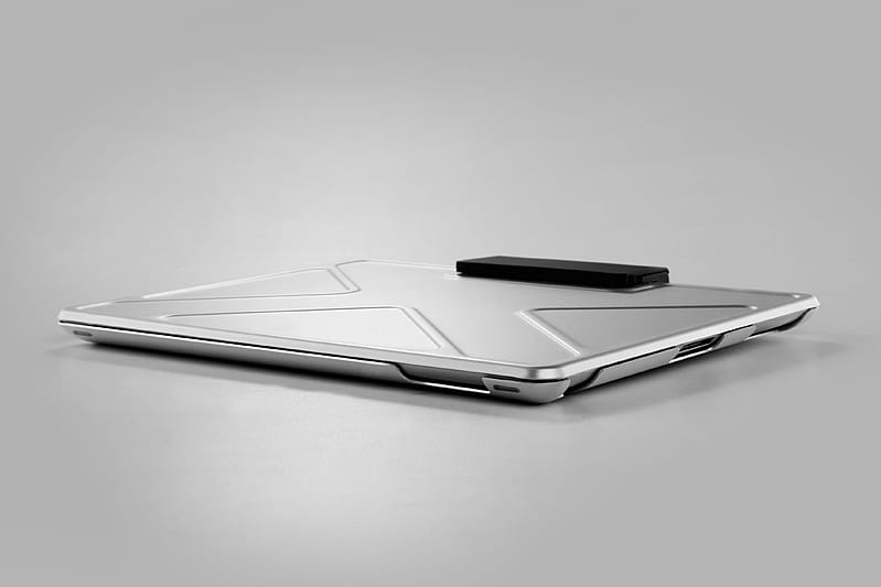 由 Andrea Ponti 設計的 iPad “Tank Case”鋁制保護殼