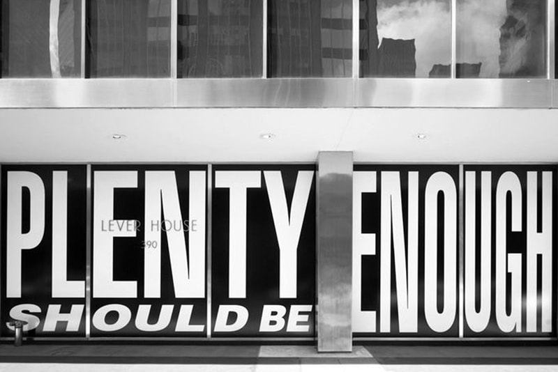 Interview Magazine 專訪女性藝術家 Barbara Kruger
