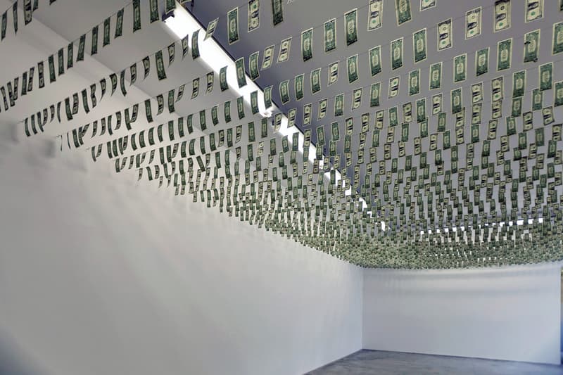 Gianni Motti 於 Galerie Perrotin 舉辦的個人展覽 “Money Box” 現場回顧