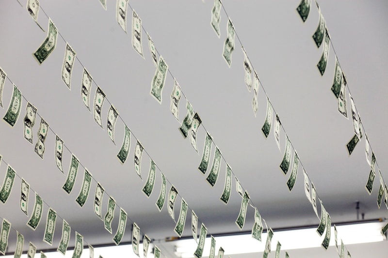 Gianni Motti 於 Galerie Perrotin 舉辦的個人展覽 “Money Box” 現場回顧