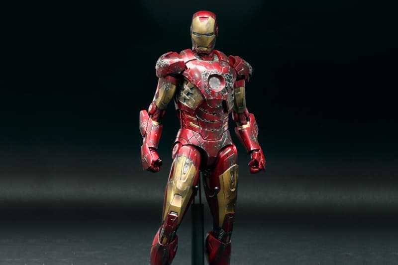 Hot Toys ‘The Avengers’ Iron Man Battle Damaged Mark VII  Mark VII 戰甲戰損版限量珍藏人偶