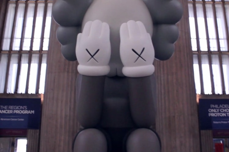 KAWS 作品 “Passing Through” 裝置展於費城30街車站揭幕
