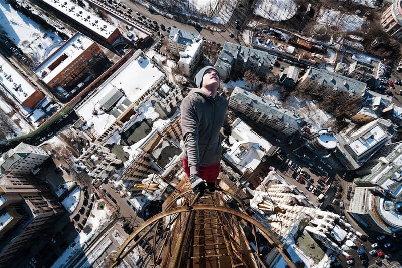 烏克蘭 Mustang Wanted 徒手攀爬各地建築物