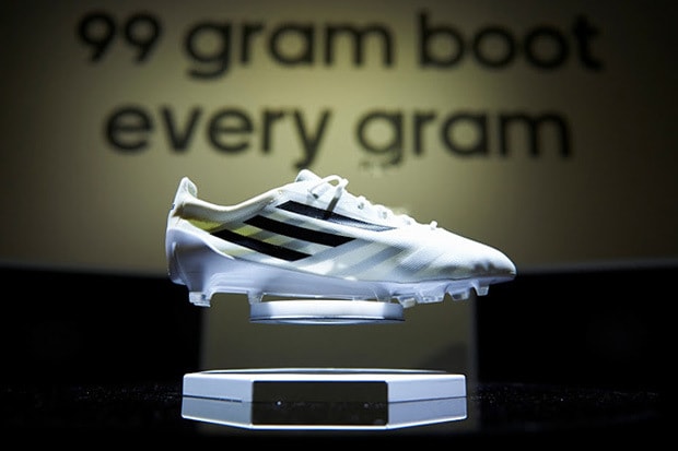 adidas 推出 3.5 盎司 adiZero F50 Boot 科技鞋