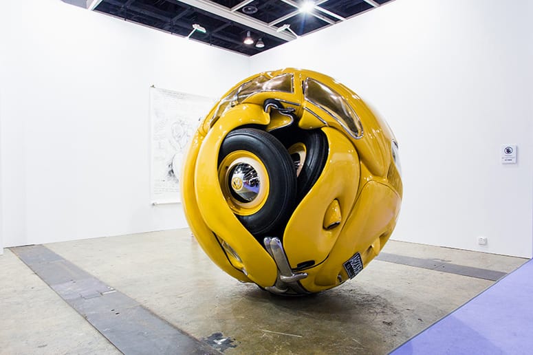 Ichwan Noor 展出大型 Volkswagen 汽車藝術作品