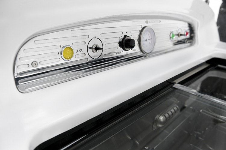 Fiat x Smeg “Smeg 500″ 迷你冰箱