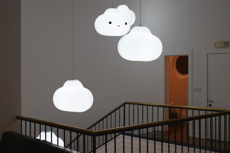 「Into the Clouds」室內燈光裝置