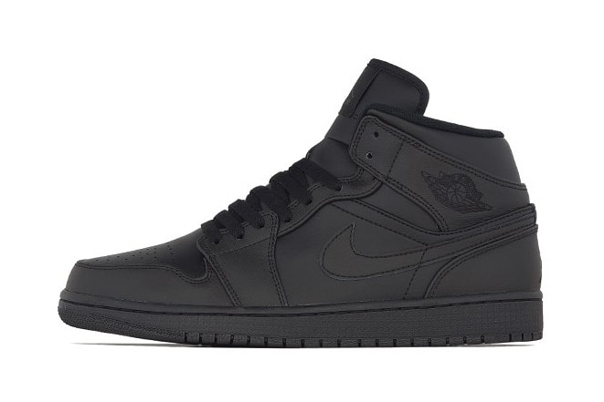 Air Jordan 1 Mid 全黑色鞋款