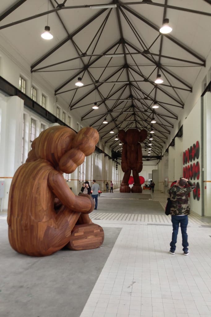 KAWS 于 More Gallery 舉辦 “GISWIL” 藝術展覽