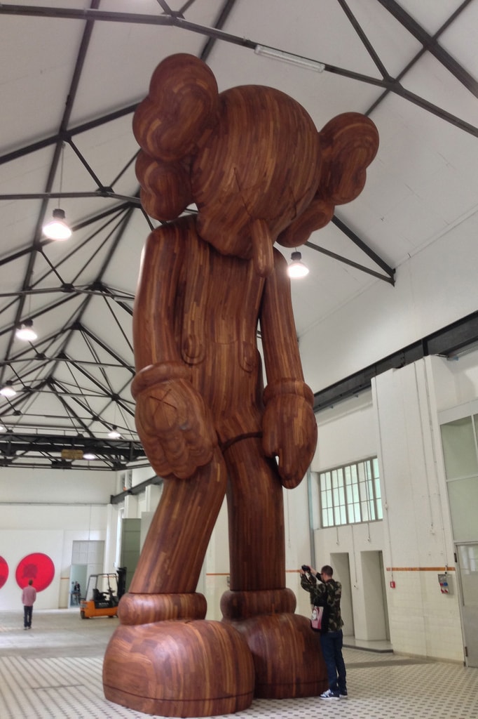 KAWS 于 More Gallery 舉辦 “GISWIL” 藝術展覽