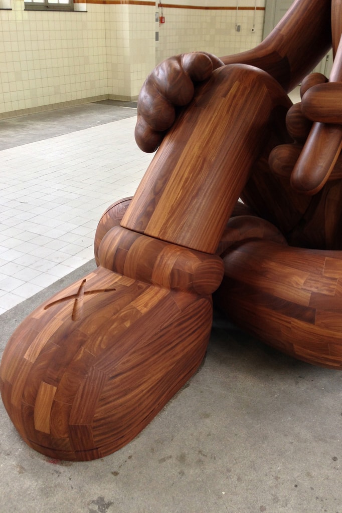 KAWS 于 More Gallery 舉辦 “GISWIL” 藝術展覽