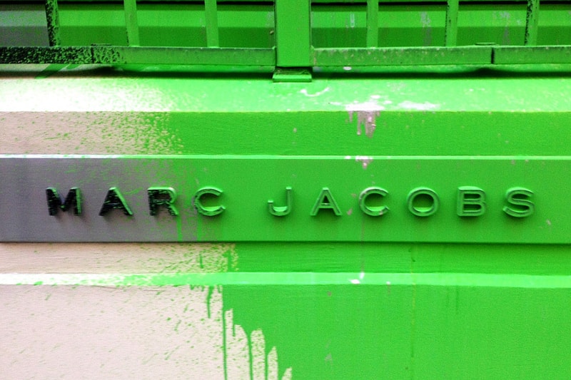 神秘塗鴉怪客 Kidult 成功「突襲」Marc Jacobs 巴黎專門店