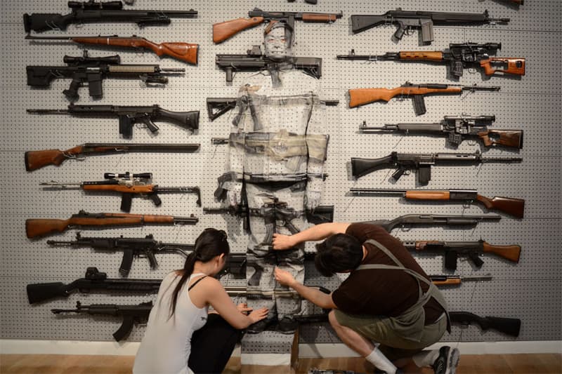 Liu Bolin 作品「Gun Rack」於紐約 Eli Klein Fine Art Gallery 藝廊