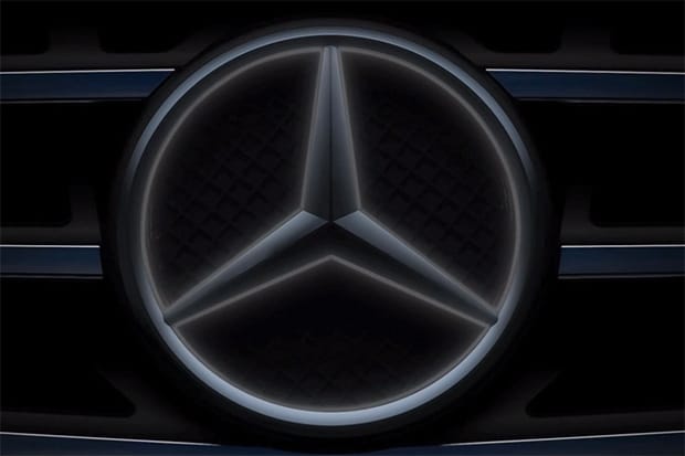 Mercedes-Benz 為三叉星標誌加入 LED 發光裝置