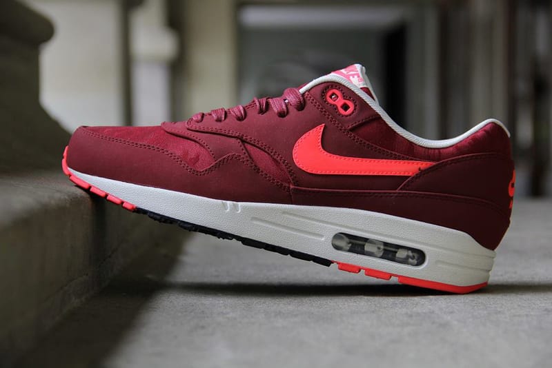 Nike Air Max 1 Premium Team Red/Atomic Red 配色