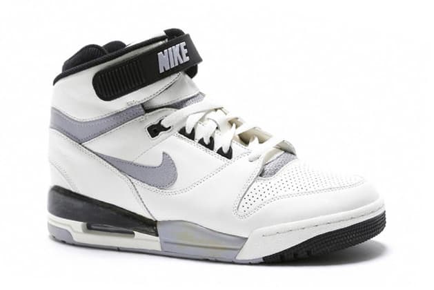 Nike Air Revolution VNTG QS 鞋款