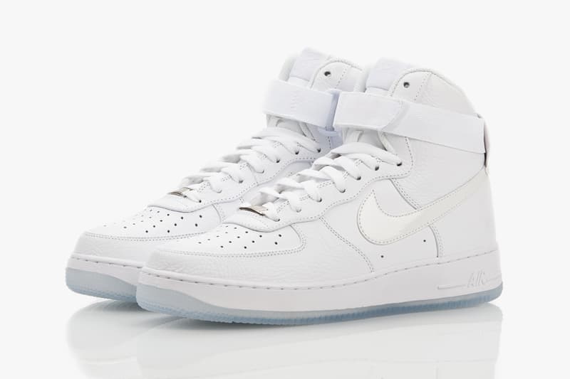 Nike Air Force 1 Hi CMFT White-on-White 高筒球鞋