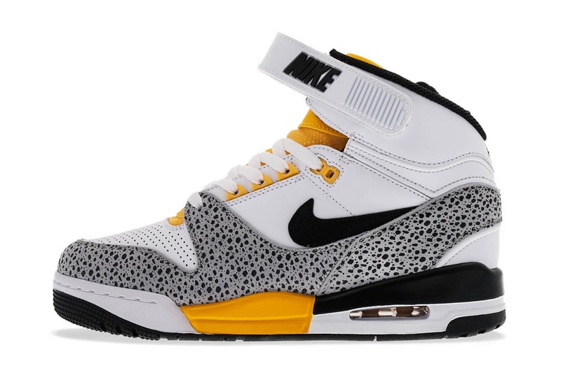 Nike Air Revolution White/Black-Wolf Grey-University Gold 配色