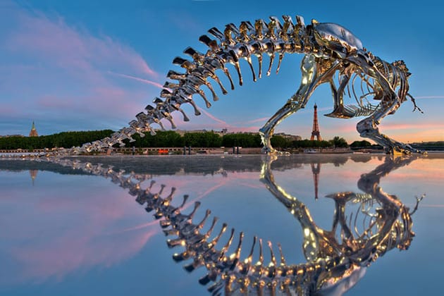 由 Philippe Pasqua 所打造的巨型 T-Rex 霸王龍正“侵占”巴黎 
