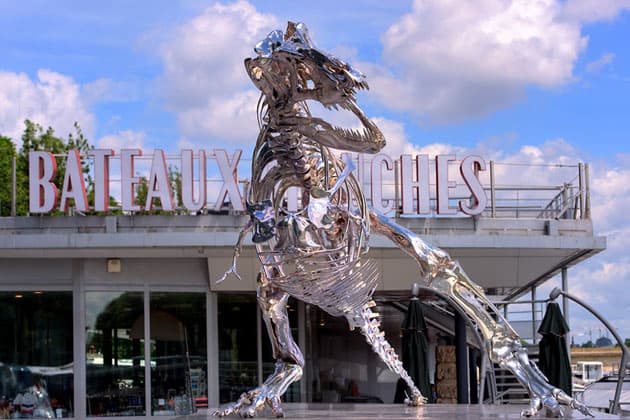 由 Philippe Pasqua 所打造的巨型 T-Rex 霸王龍正“侵占”巴黎 