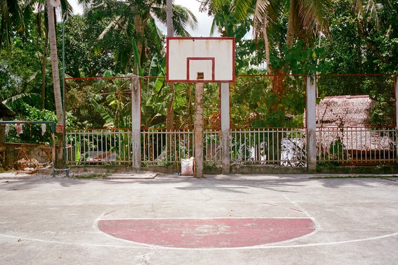 Adrian Skenderovic 鏡頭下落後地區的籃球框