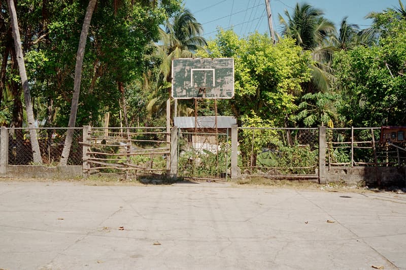 Adrian Skenderovic 鏡頭下落後地區的籃球框