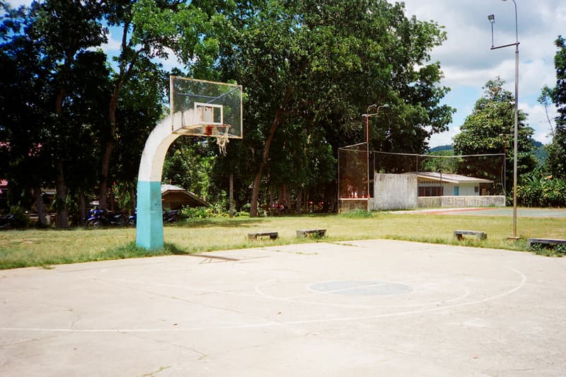 Adrian Skenderovic 鏡頭下落後地區的籃球框