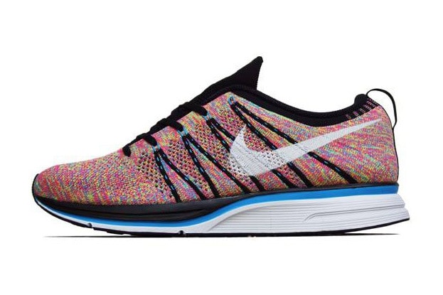 Nike Flyknit Trainer Black/White/Blue Glow/Volt 配色