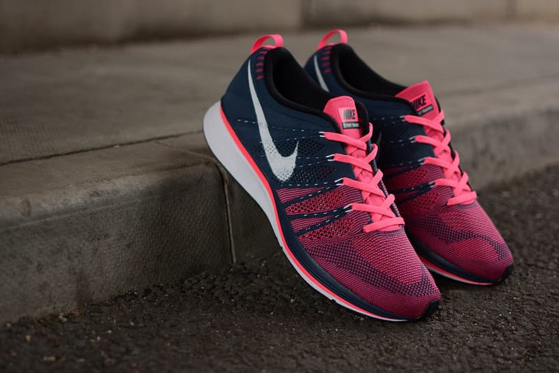 Nike Flyknit Trainer+ Squadron Blue/White-Pink Flash 配色