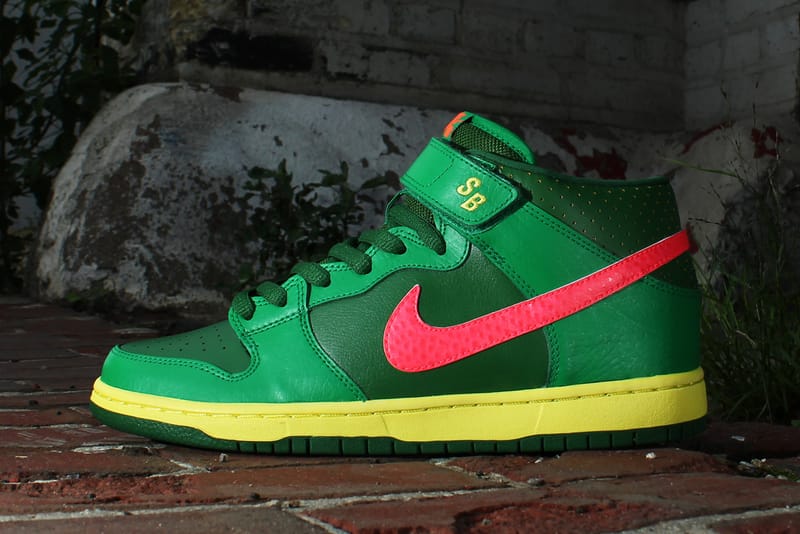 Nike SB Dunk Mid Pro Luck Green/Fortress Green-Atomic Red 配色