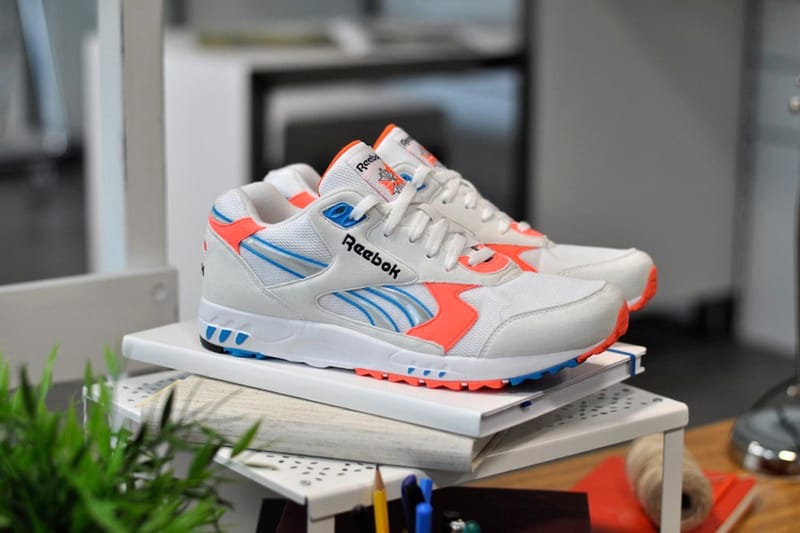 Reebok Inferno “Neon Sign” 跑鞋