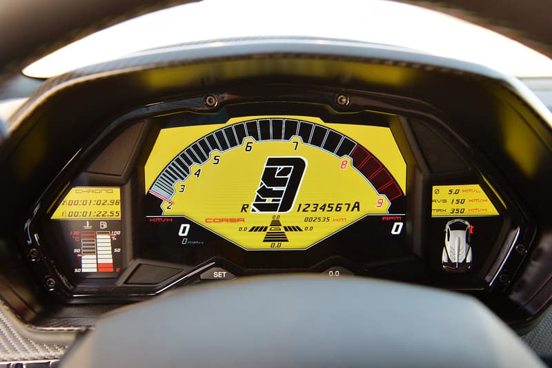 跟隨 Autoblog 走近價值 $470 萬美元的 Lamborghini Veneno