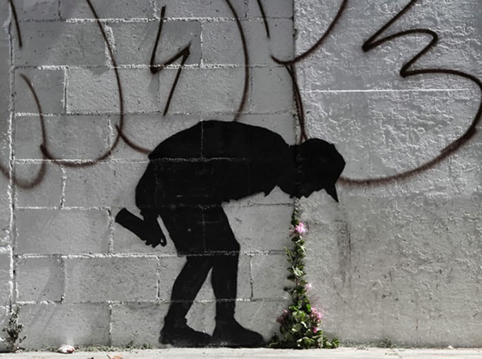 Banksy 最新戶外塗鴉作品「Better Out Than In」