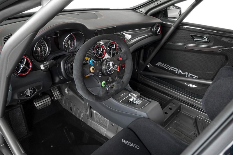 Mercedes-Benz CLA 45 AMG Racing Series 賽車款