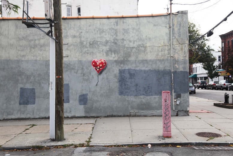 Banksy 最新「Better Out Than In」塗鴉作品