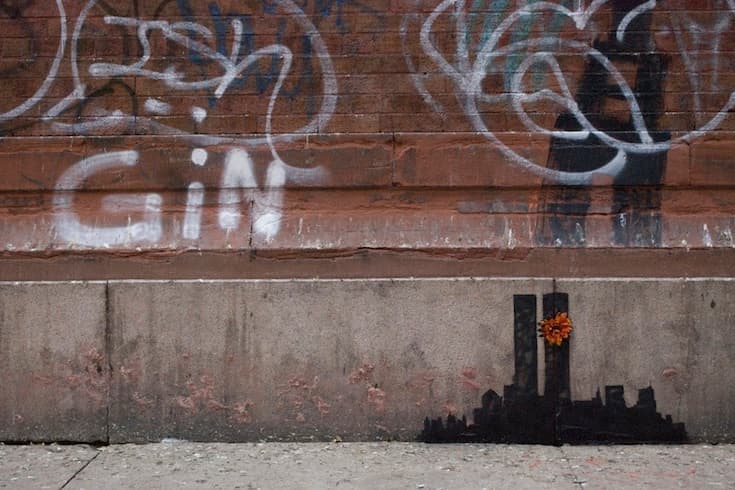 Banksy 以最新作品紀念 911 事件