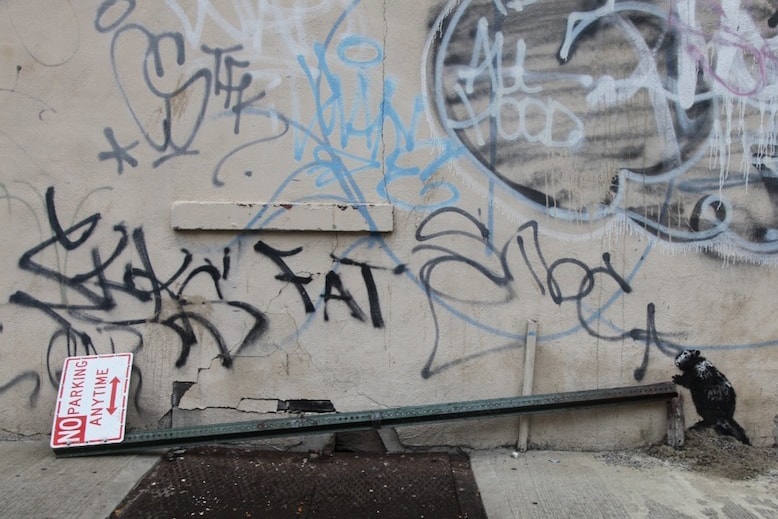 Banksy 藝術企劃「Better Out Than In」最新塗鴉作品