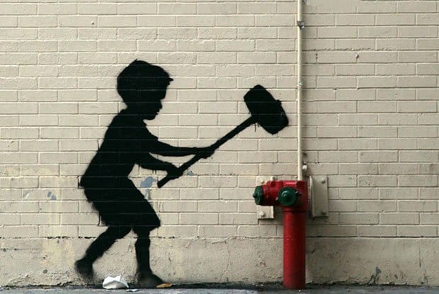 Banksy「Better Out Than In」藝術企劃最新作品