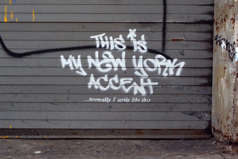 英國藝術家 Banksy 最新塗鴉作品「Better Out Than In」