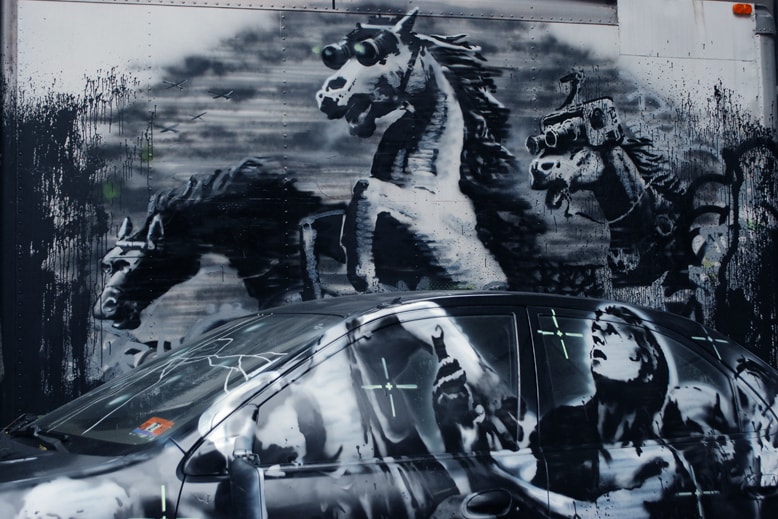 Banksy 藝術企劃「Better Out Than In」最新塗鴉作品