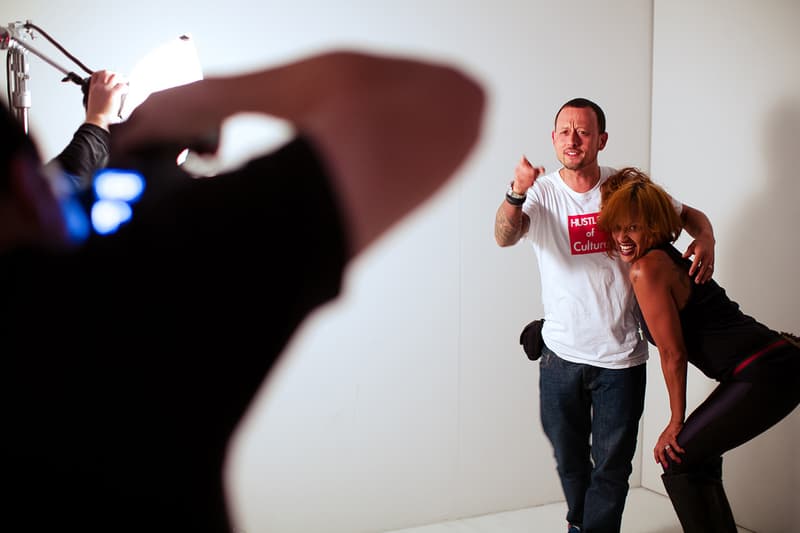 Jonathan Mannion 關閉工作室的同時為 Modelo 拍攝 #BlankCanvasME 廣告