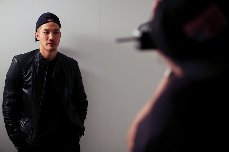 Jonathan Mannion 關閉工作室的同時為 Modelo 拍攝 #BlankCanvasME 廣告